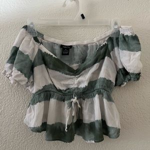 Junior top - rue 21 - green & white - size M